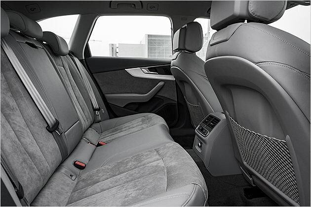 Der Fond ist bequem. Für großgewachsene Menschen kann es auch mal eng werden