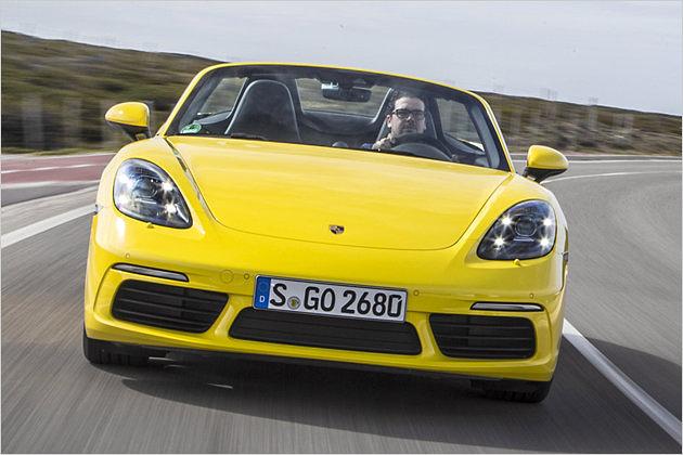 Der Verbrauch soll im Boxster um 0,7, im Boxster S um 0,9 Liter sinken. Im Test verbrauchten beide laut Bordcomputer etwa neun bis zehn Liter