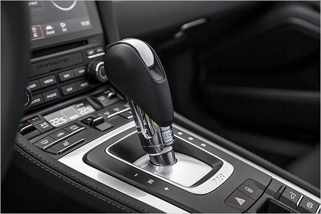 Das Doppelkupplungsgetriebe ist mit knapp 3.800 Euro nicht ganz billig, schaltet aber wie immer umwerfend gut