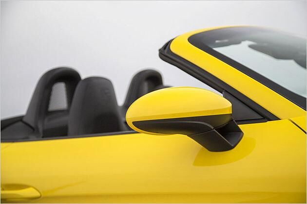 718-Boxster-Assistenzsysteme umfassen unter anderem einen Spurwechsel-Helfer sowie einen adaptiven Tempomaten mit Notbremsfunktion