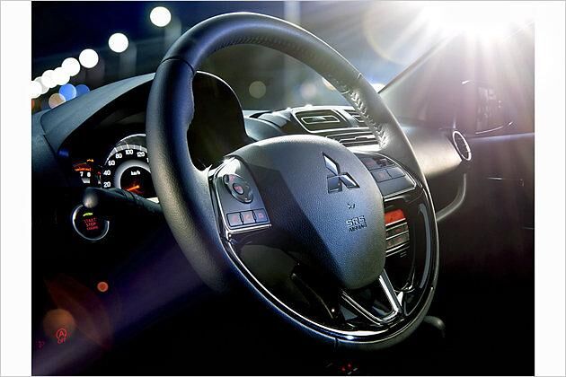 Das Multifunktionslenkrad mit Chrom und Klavierlack ist neu