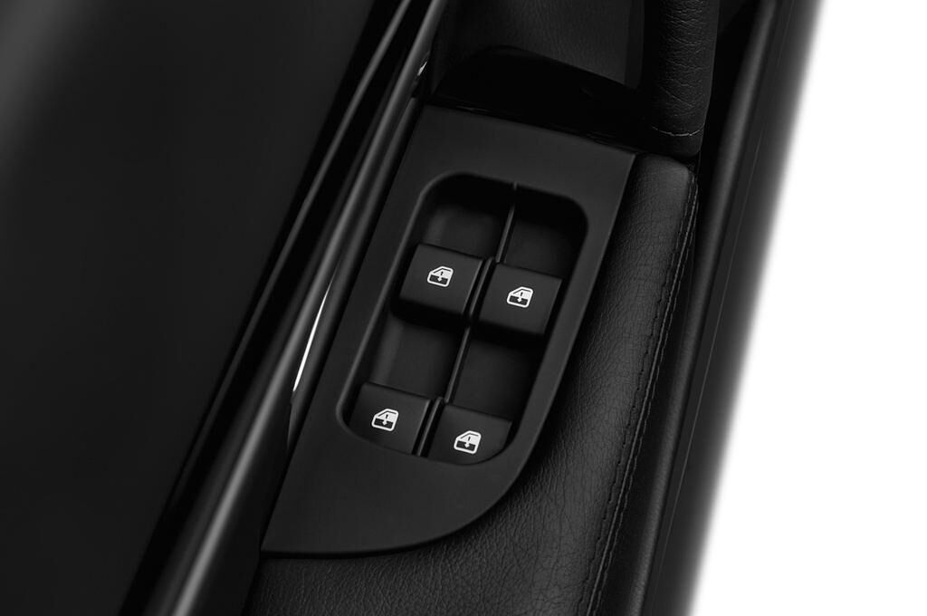 Maserati Grancabrio (Baujahr 2012) - 2 Türen Bedienungselemente Tür