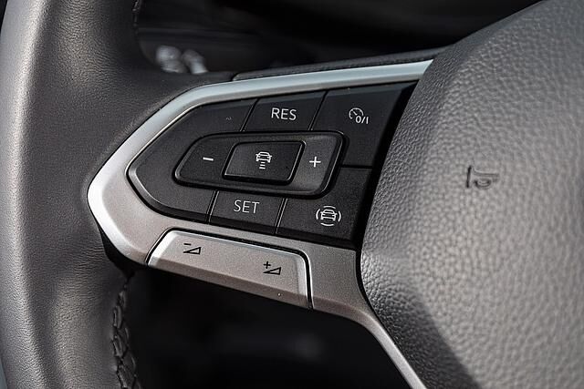 Das Multifunktionsgerät-Lenkrad im Volkswagen T6.1 wurde neu gestaltet