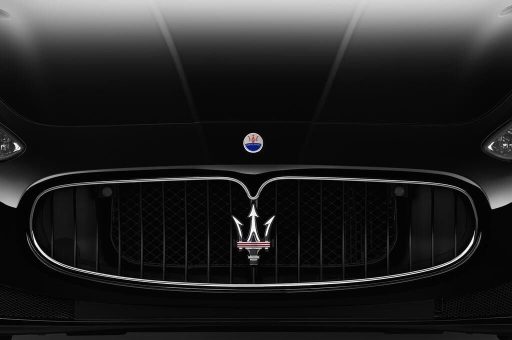 Maserati Grancabrio (Baujahr 2012) - 2 Türen Kühlergrill und Scheinwerfer