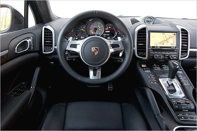 Ein Sport-Lenkrad mit Schaltpaddles ist serienmäßig an Bord