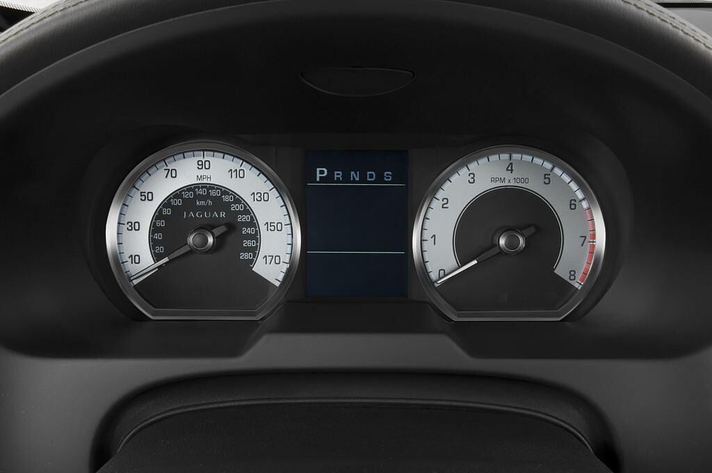 Jaguar XF (Baujahr 2011) Premium Luxury 4 Türen Tacho und Fahrerinstrumente