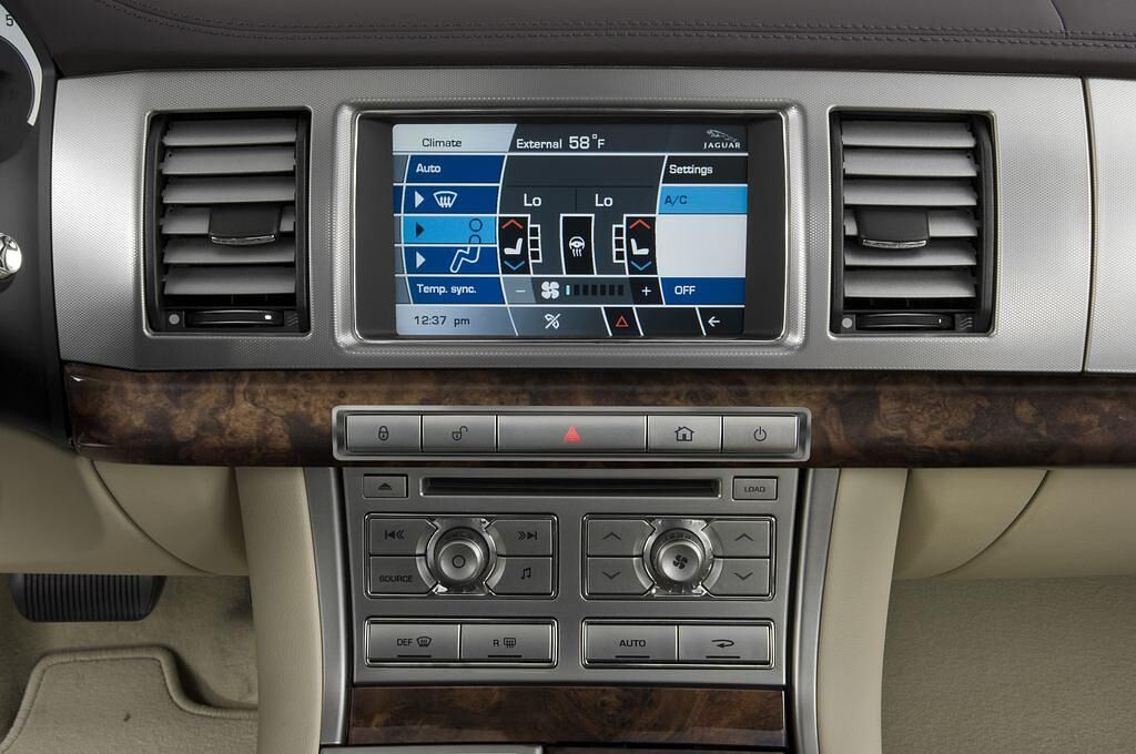 Jaguar XF (Baujahr 2011) Premium Luxury 4 Türen Temperatur und Klimaanlage