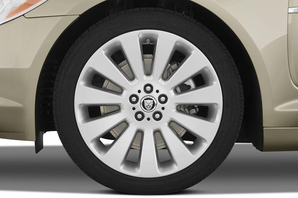 Jaguar XF (Baujahr 2011) Premium Luxury 4 Türen Reifen und Felge