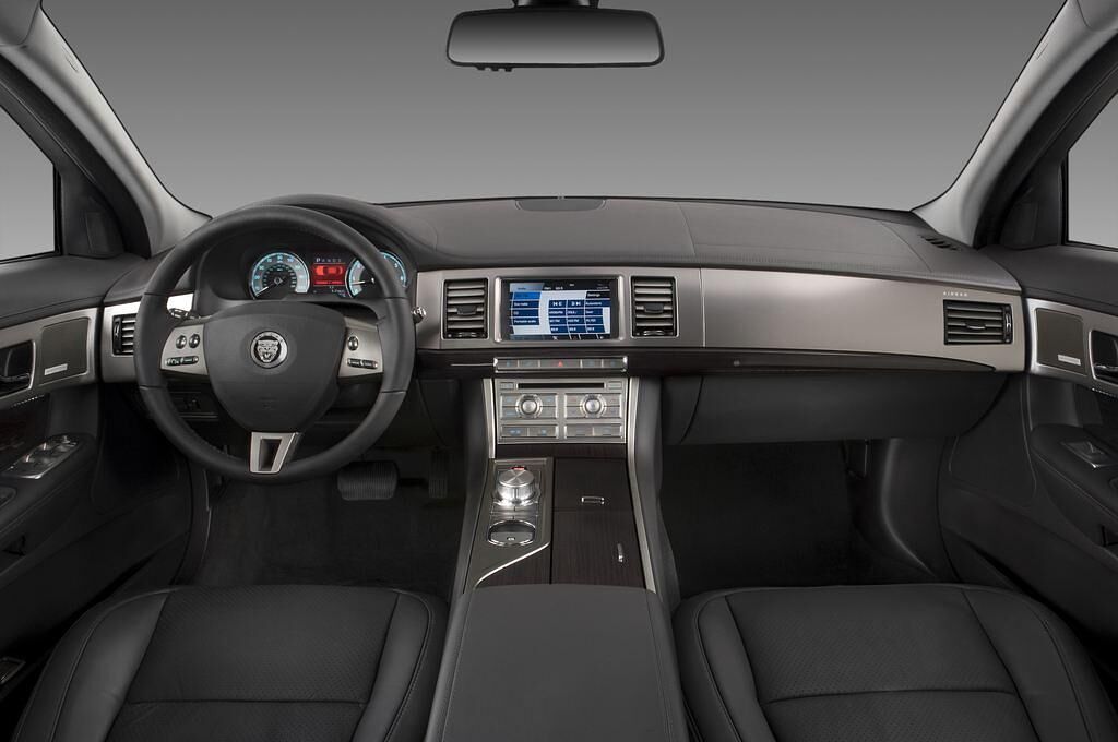 Jaguar XF (Baujahr 2011) Portfolio 4 Türen Cockpit und Innenraum