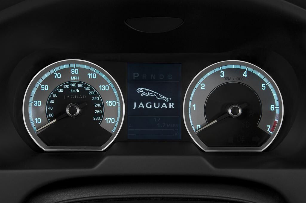 Jaguar XF (Baujahr 2011) Portfolio 4 Türen Tacho und Fahrerinstrumente