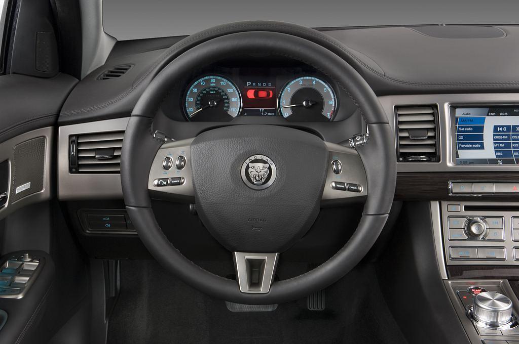 Jaguar XF (Baujahr 2011) Portfolio 4 Türen Lenkrad