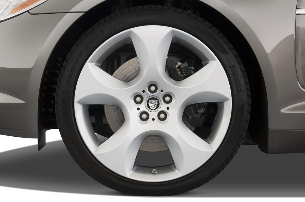 Jaguar XF (Baujahr 2011) Portfolio 4 Türen Reifen und Felge