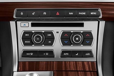 Jaguar XF (Baujahr 2015) 2.2 L Diesel 4 Türen Radio und Infotainmentsystem