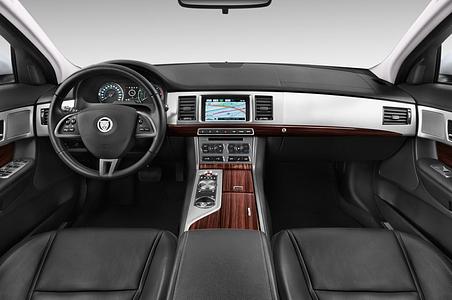 Jaguar XF (Baujahr 2015) 2.2 L Diesel 4 Türen Cockpit und Innenraum