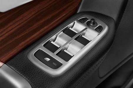 Jaguar XF (Baujahr 2015) 2.2 L Diesel 4 Türen Bedienungselemente Tür