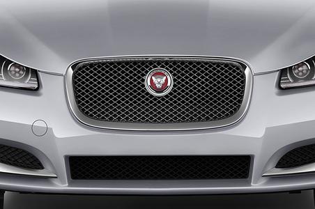 Jaguar XF (Baujahr 2015) 2.2 L Diesel 4 Türen Kühlergrill und Scheinwerfer