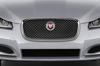 Jaguar XF (Baujahr 2015) 2.2 L Diesel 4 Türen Kühlergrill und Scheinwerfer