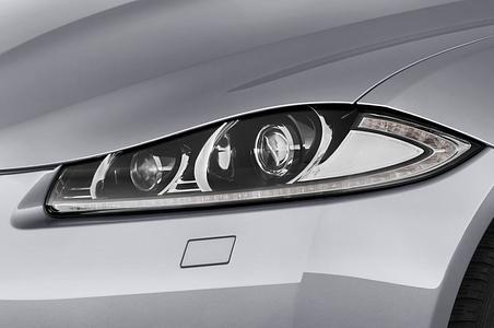 Jaguar XF (Baujahr 2015) 2.2 L Diesel 4 Türen Scheinwerfer