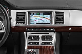 Jaguar XF (Baujahr 2015) 2.2 L Diesel 4 Türen Mittelkonsole