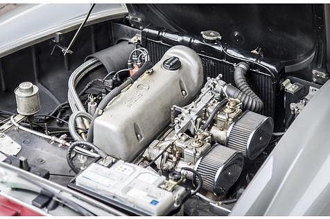 Es kommt ein M115-Motor mit einem Weber Doppelvergaser zum Einsatz