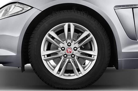 Jaguar XF (Baujahr 2015) 2.2 L Diesel 4 Türen Reifen und Felge