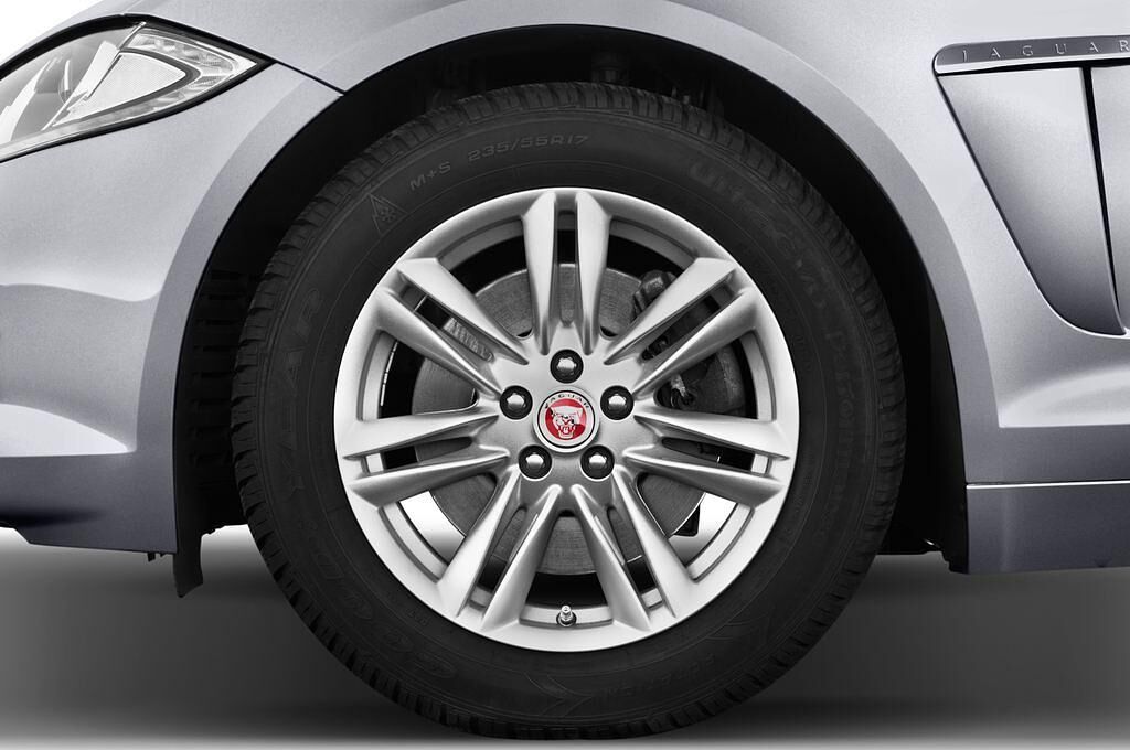 Jaguar XF (Baujahr 2015) 2.2 L Diesel 4 Türen Reifen und Felge