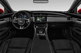 Jaguar XF (Baujahr 2017) R-Sport 4 Türen Cockpit und Innenraum