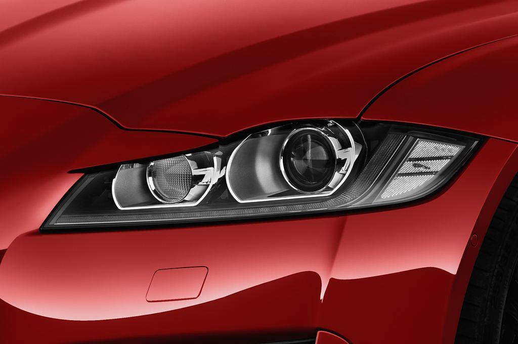 Jaguar XF (Baujahr 2017) R-Sport 4 Türen Scheinwerfer