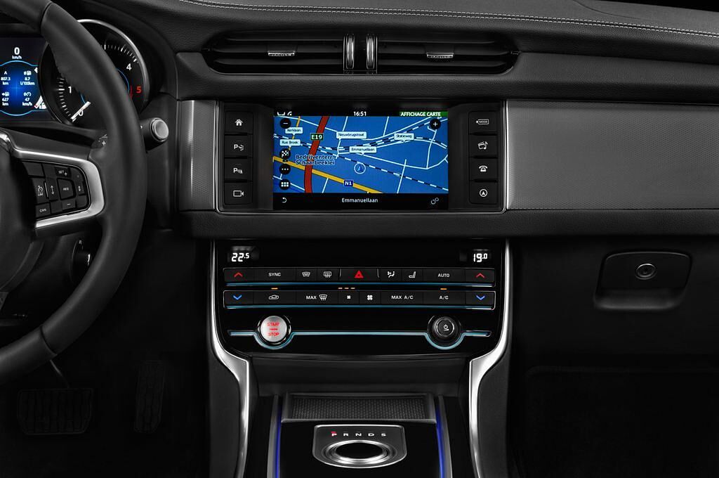 Jaguar XF (Baujahr 2017) R-Sport 4 Türen Mittelkonsole