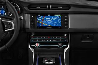 Jaguar XF (Baujahr 2017) R-Sport 4 Türen Mittelkonsole