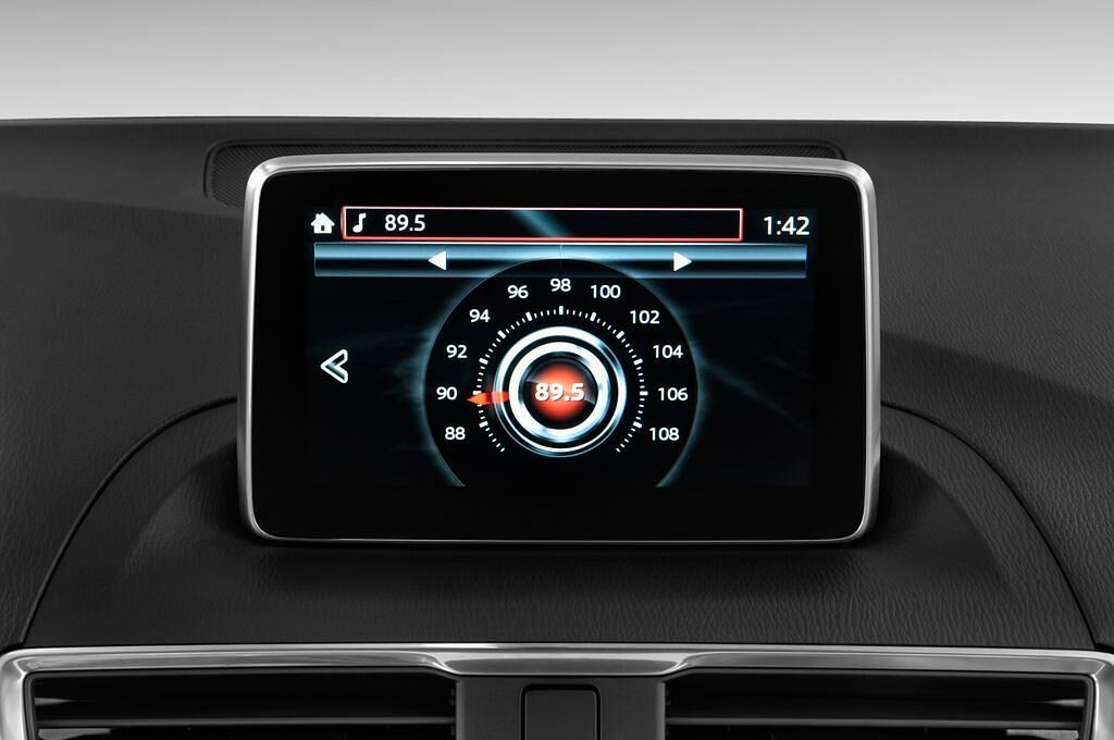 Mazda Mazda3 (Baujahr 2013) Sports-Line 5 Türen Radio und Infotainmentsystem