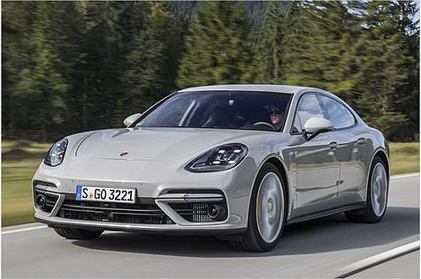Völlige Allgewalt herrscht nach wie vor im Panamera Turbo. 550 PS und 770 Newtonmeter sorgen dafür