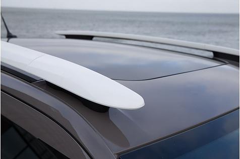 Die Reling glänzt beim Rip Curl silbern