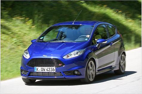 Blauer Baby-Bolide: Der Ford Fiesta ST setzt auf Fahrspaß mit 182 PS