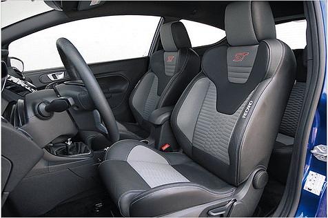 Recaro-Sitze halten Fahrer und Beifahrer fest