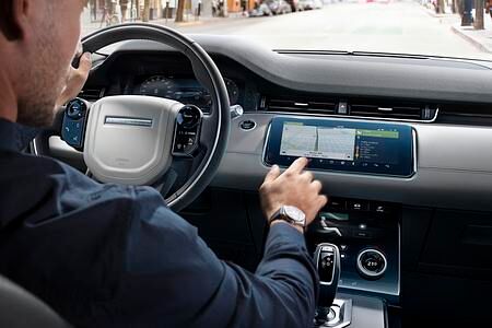 Jaguar Land Rover: Updates ohne Werkstattbesuch - Katzen konsequent connected Jaguar Land Rover: Updates ohne Werkstattbesuch - Katzen konsequent connected