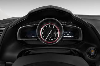 Mazda Mazda3 (Baujahr 2014) Sports-Line 4 Türen Tacho und Fahrerinstrumente