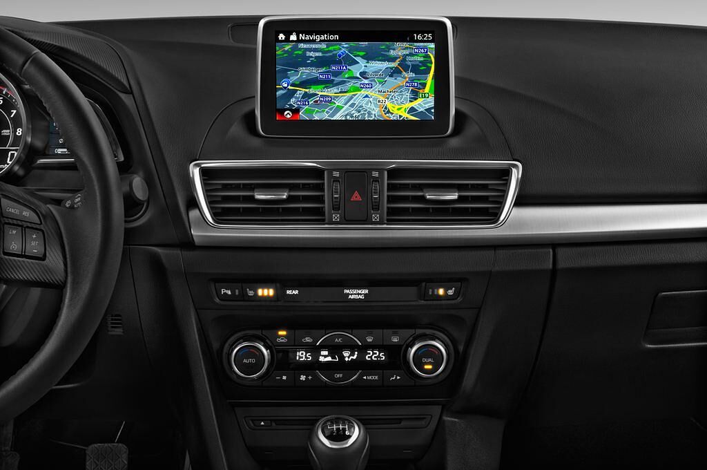 Mazda Mazda3 (Baujahr 2014) Sports-Line 4 Türen Mittelkonsole