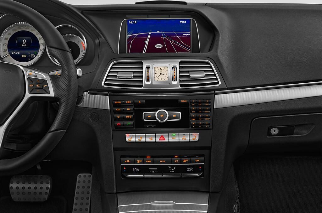 Mercedes E-Class (Baujahr 2015) - 2 Türen Mittelkonsole