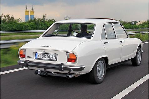 In der Praxis sollte hingegen mit der Tankstellensuche bereits nach gut der Hälfte begonnen werden.