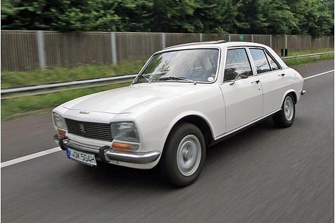 10,8 Liter Benzin auf 100 Kilometer entsprächen in der Theorie einer Reichweite von 528 Kilometern.