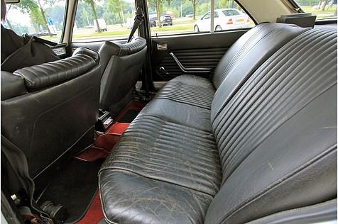 Komfortabel ist es im Peugeot 504 GL.