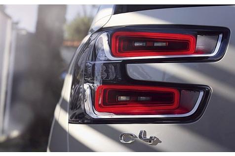 Die Heckleuchten hingegen wirken edel.