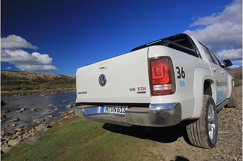 Von hinten ist die Topversion nur am V6-Emblem zu erkennen.