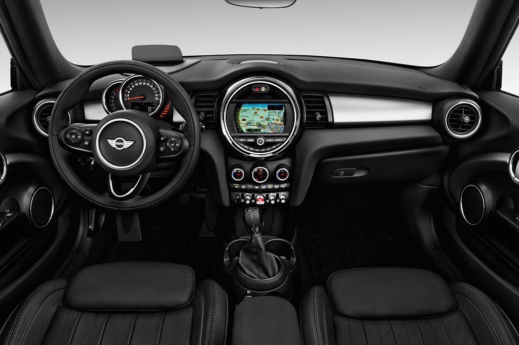MINI MINI (Baujahr 2017) Cooper D 2 Türen Cockpit und Innenraum