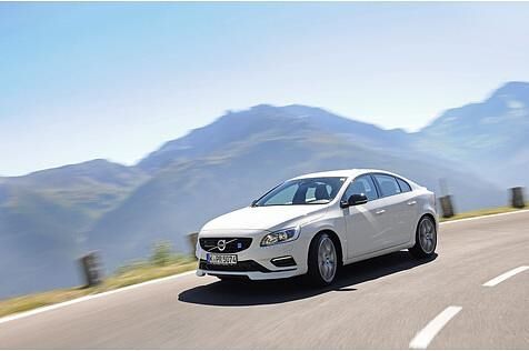 Bei 250 km/h schiebt die Elektronik dem Vorwärtsdrang einen Riegel vor