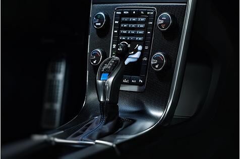 Die Achtgang-Automatik passt gut zum Volvo