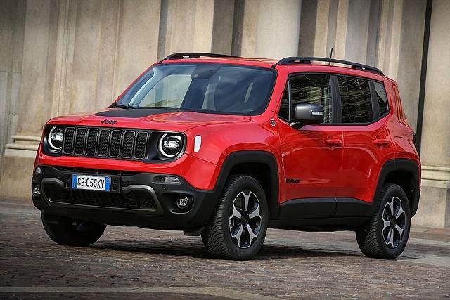 Wie der Name schon andeutet, hat Jeep Renegade 4xe einen \"elektrischen\" Allradantrieb
