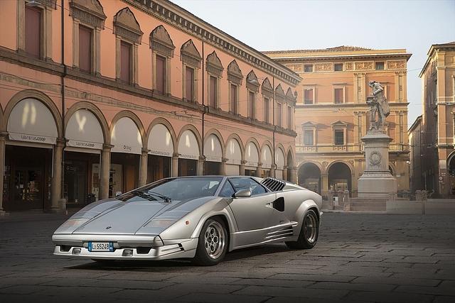 Lamborghini Countach 25. Anniversario silber