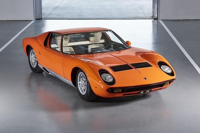 Lamborghini Miura arancione aus dem Film-Klassiker \"The Italian Job\"